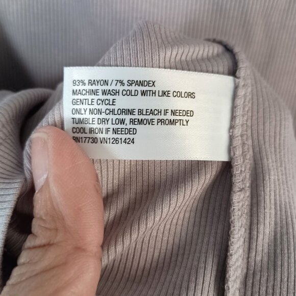 Wild Fable Cropped Ribbed Double V Neck Tee Nickel Gray Stretch Women L NWT - Picture 2 of 5